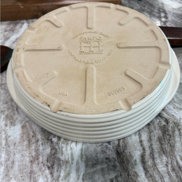 The Pampered Chef Cream Bakeware Dish